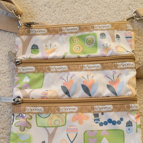 Lesportsac mulit-pocket shoulder bag with removable strap - Picture 3 of 6